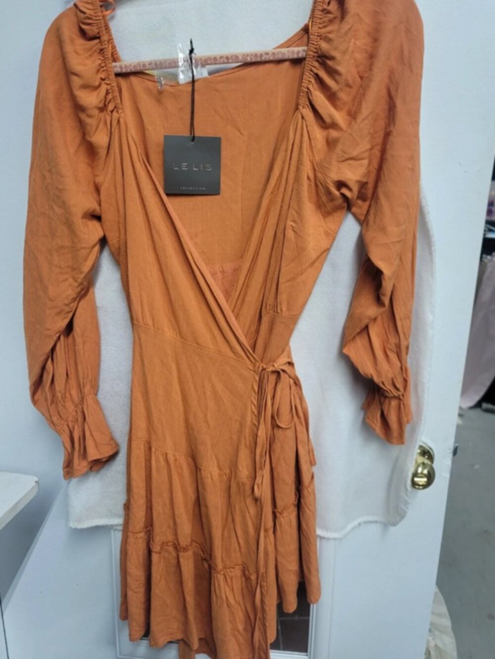 le lis collection wrap midi dress m nwt
